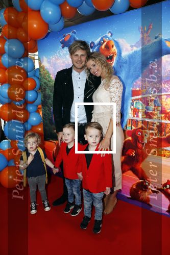 Amsterdam 7 april 2019
Premiere wonderpark in pathe arena. Tim Douwsma met vriendin en kleine kindeen van vrienden