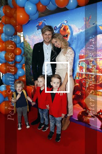 Amsterdam 7 april 2019
Premiere wonderpark in pathe arena. Tim Douwsma met vriendin en kleine kindeen van vrienden