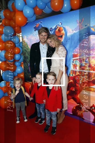 Amsterdam 7 april 2019
Premiere wonderpark in pathe arena. Tim Douwsma met vriendin en kleine kindeen van vrienden