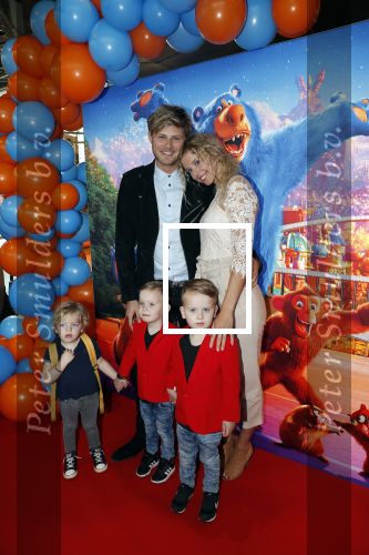 Amsterdam 7 april 2019
Premiere wonderpark in pathe arena. Tim Douwsma met vriendin en kleine kindeen van vrienden