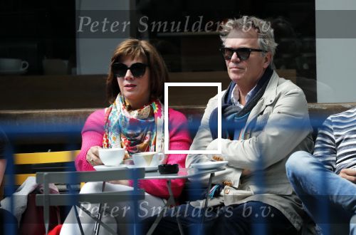 Amsterdam 11 mei 2019
Tom Egbers en Janke Dekker op terras op de beethovenstraat.