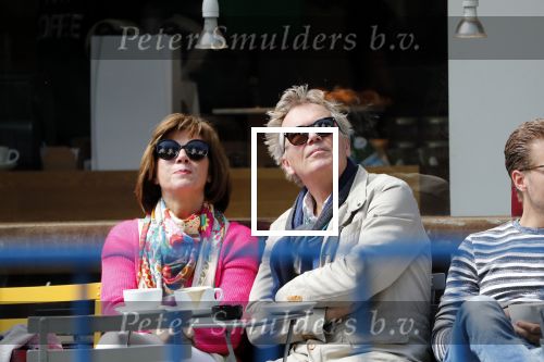 Amsterdam 11 mei 2019
Tom Egbers en Janke Dekker op terras op de beethovenstraat.