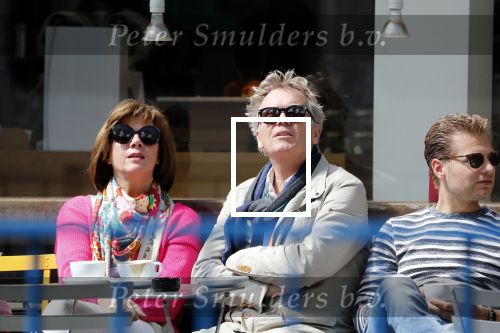 Amsterdam 11 mei 2019
Tom Egbers en Janke Dekker op terras op de beethovenstraat.