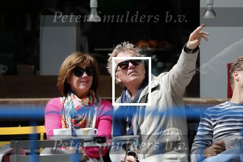 Amsterdam 11 mei 2019
Tom Egbers en Janke Dekker op terras op de beethovenstraat.