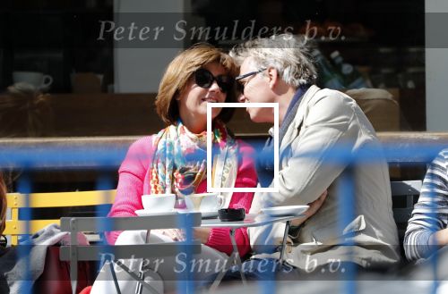Amsterdam 11 mei 2019
Tom Egbers en Janke Dekker op terras op de beethovenstraat.