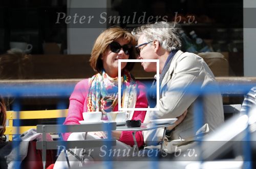 Amsterdam 11 mei 2019
Tom Egbers en Janke Dekker op terras op de beethovenstraat.