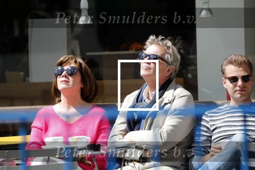 Amsterdam 11 mei 2019
Tom Egbers en Janke Dekker op terras op de beethovenstraat.