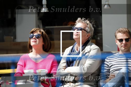 Amsterdam 11 mei 2019
Tom Egbers en Janke Dekker op terras op de beethovenstraat.