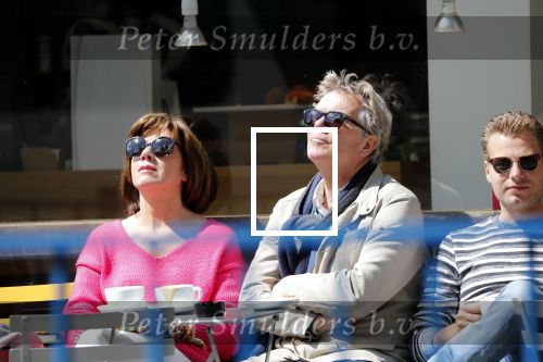 Amsterdam 11 mei 2019
Tom Egbers en Janke Dekker op terras op de beethovenstraat.