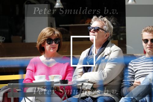 Amsterdam 11 mei 2019
Tom Egbers en Janke Dekker op terras op de beethovenstraat.