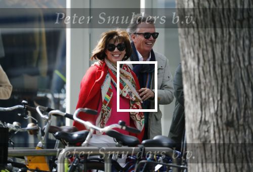 Amsterdam 11 mei 2019
Tom Egbers en Janke Dekker op terras op de beethovenstraat.