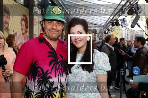 Amsterdam 14 april 2019
Premiere van t schaep met de 5 poten in het deLamar theater. Vincent Croiset en partner Tina de Bruin