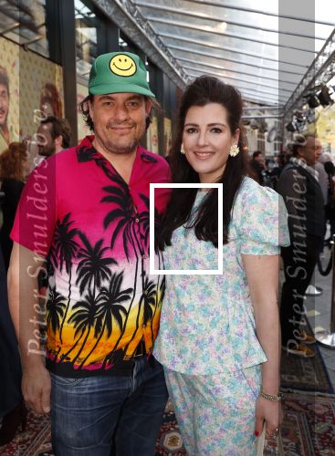 Amsterdam 14 april 2019
Premiere van t schaep met de 5 poten in het deLamar theater. Vincent Croiset en partner Tina de Bruin