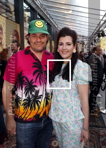 Amsterdam 14 april 2019
Premiere van t schaep met de 5 poten in het deLamar theater. Vincent Croiset en partner Tina de Bruin