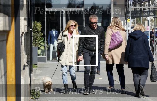 Amsterdam 11 april 2019
Wendy v Dijk met haar man Erland Galjaard en hun hondje in Amsterdam zuid.