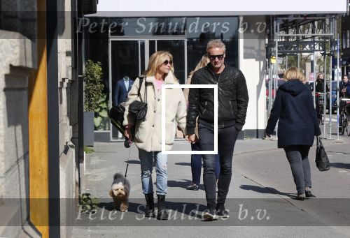 Amsterdam 11 april 2019
Wendy v Dijk met haar man Erland Galjaard en hun hondje in Amsterdam zuid.