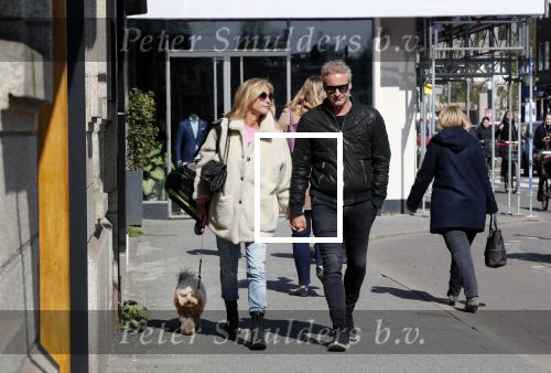 Amsterdam 11 april 2019
Wendy v Dijk met haar man Erland Galjaard en hun hondje in Amsterdam zuid.