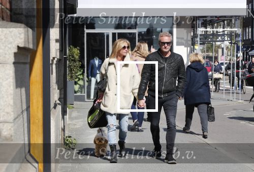 Amsterdam 11 april 2019
Wendy v Dijk met haar man Erland Galjaard en hun hondje in Amsterdam zuid.