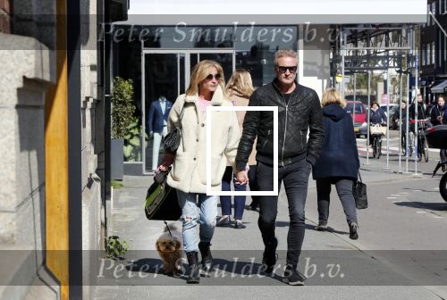 Amsterdam 11 april 2019
Wendy v Dijk met haar man Erland Galjaard en hun hondje in Amsterdam zuid.