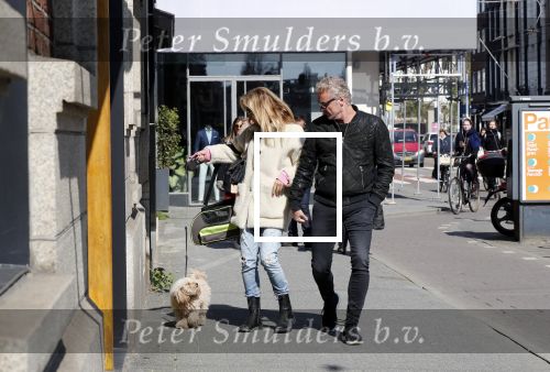 Amsterdam 11 april 2019
Wendy v Dijk met haar man Erland Galjaard en hun hondje in Amsterdam zuid.