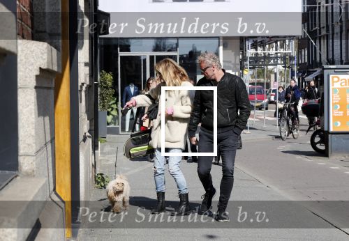 Amsterdam 11 april 2019
Wendy v Dijk met haar man Erland Galjaard en hun hondje in Amsterdam zuid.