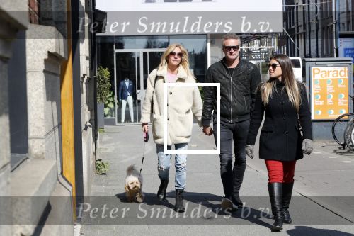 Amsterdam 11 april 2019
Wendy v Dijk met haar man Erland Galjaard en hun hondje in Amsterdam zuid.