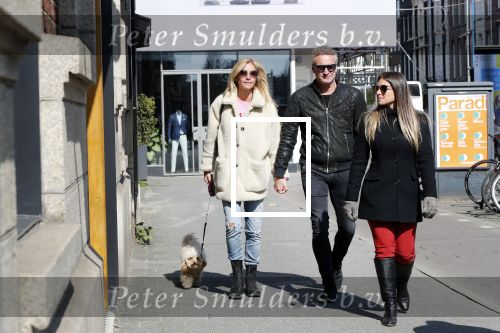 Amsterdam 11 april 2019
Wendy v Dijk met haar man Erland Galjaard en hun hondje in Amsterdam zuid.