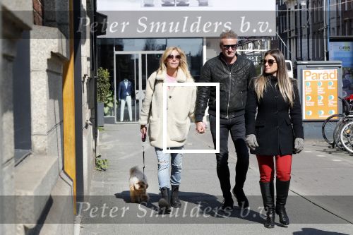 Amsterdam 11 april 2019
Wendy v Dijk met haar man Erland Galjaard en hun hondje in Amsterdam zuid.