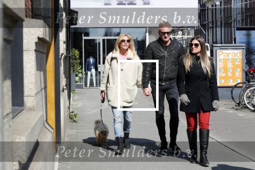 Amsterdam 11 april 2019
Wendy v Dijk met haar man Erland Galjaard en hun hondje in Amsterdam zuid.