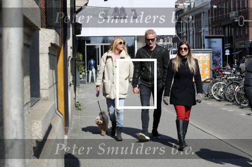 Amsterdam 11 april 2019
Wendy v Dijk met haar man Erland Galjaard en hun hondje in Amsterdam zuid.