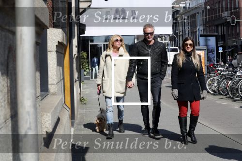 Amsterdam 11 april 2019
Wendy v Dijk met haar man Erland Galjaard en hun hondje in Amsterdam zuid.