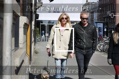 Amsterdam 11 april 2019
Wendy v Dijk met haar man Erland Galjaard en hun hondje in Amsterdam zuid.