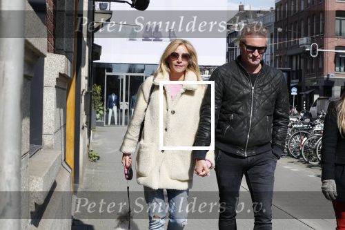 Amsterdam 11 april 2019
Wendy v Dijk met haar man Erland Galjaard en hun hondje in Amsterdam zuid.