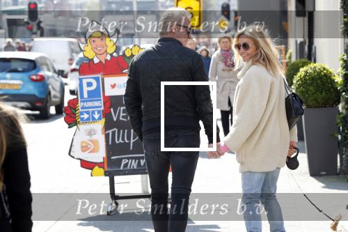 Amsterdam 11 april 2019
Wendy v Dijk met haar man Erland Galjaard en hun hondje in Amsterdam zuid.