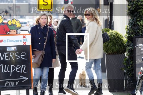 Amsterdam 11 april 2019
Wendy v Dijk met haar man Erland Galjaard en hun hondje in Amsterdam zuid.