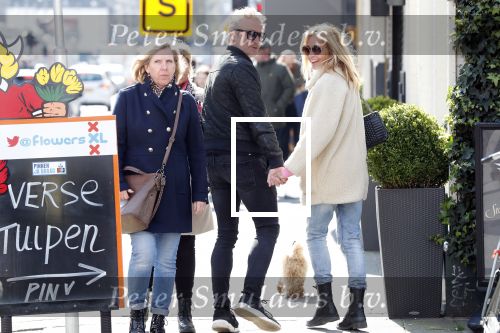 Amsterdam 11 april 2019
Wendy v Dijk met haar man Erland Galjaard en hun hondje in Amsterdam zuid.