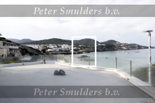 ibiza 4 mei 2019
Het restaurant  Xess Xava van Wesley Sneijder en Yolanthe Sneijder Cabau is nog niet open.