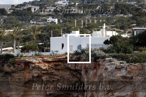 Ibiza 4 mei 2019
Het huis van Wesley Sneijder en Yolanthe Sneijder Cabau aan de baai van Cala Tarida op ibiza.