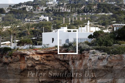 Ibiza 4 mei 2019
Het huis van Wesley Sneijder en Yolanthe Sneijder Cabau aan de baai van Cala Tarida op ibiza.
