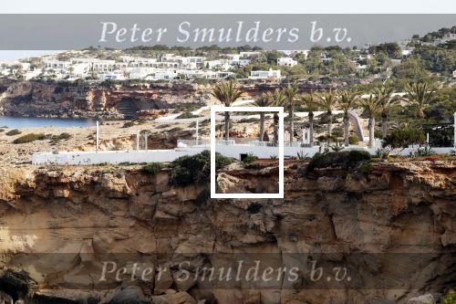 Ibiza 4 mei 2019
Het huis van Wesley Sneijder en Yolanthe Sneijder Cabau aan de baai van Cala Tarida op ibiza.