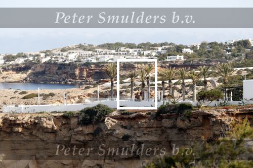 Ibiza 4 mei 2019
Het huis van Wesley Sneijder en Yolanthe Sneijder Cabau aan de baai van Cala Tarida op ibiza.