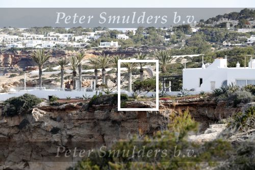 Ibiza 4 mei 2019
Het huis van Wesley Sneijder en Yolanthe Sneijder Cabau aan de baai van Cala Tarida op ibiza.