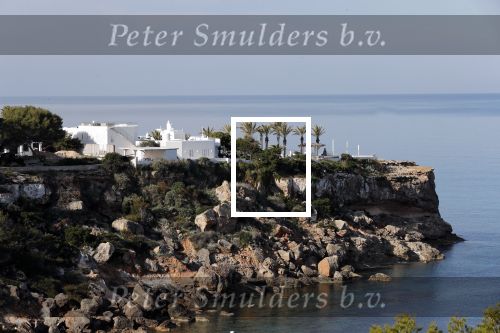 Ibiza 4 mei 2019
Het huis van Wesley Sneijder en Yolanthe Sneijder Cabau aan de baai van Cala Tarida op ibiza.