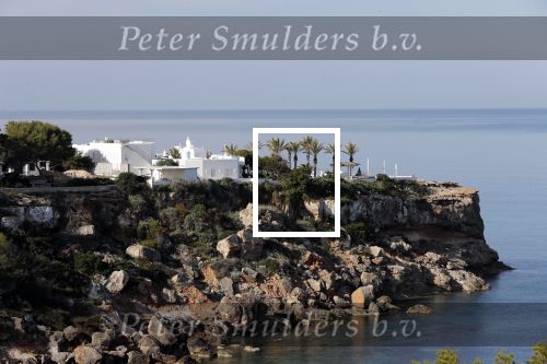 Ibiza 4 mei 2019
Het huis van Wesley Sneijder en Yolanthe Sneijder Cabau aan de baai van Cala Tarida op ibiza.