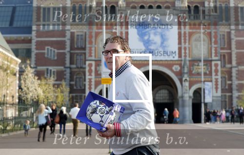 Amsterdam 9 april 2019
Presentatie nieuwe eredivisiebal met Wim v Hanegem in het rijksmuseum.