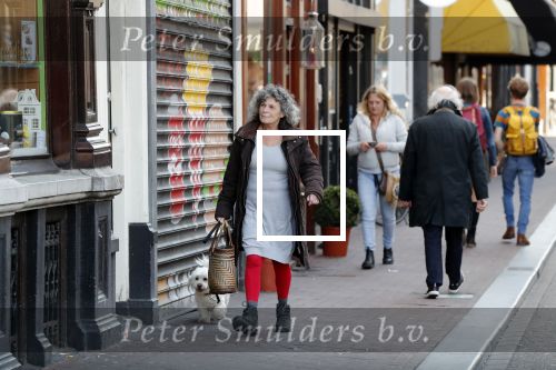 Amsterdam 1 april 2019
Yvonne Kroonenberg wandelen met haar hondje op de utrechtsestraat.