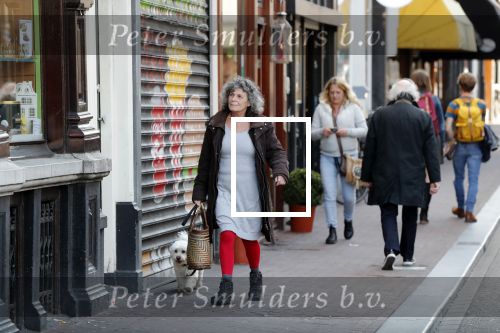 Amsterdam 1 april 2019
Yvonne Kroonenberg wandelen met haar hondje op de utrechtsestraat.