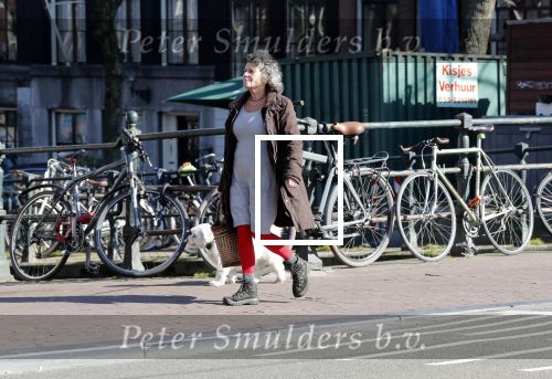 Amsterdam 1 april 2019
Yvonne Kroonenberg wandelen met haar hondje op de utrechtsestraat.