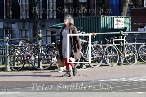 Amsterdam 1 april 2019
Yvonne Kroonenberg wandelen met haar hondje op de utrechtsestraat.