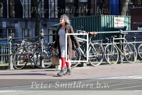 Amsterdam 1 april 2019
Yvonne Kroonenberg wandelen met haar hondje op de utrechtsestraat.